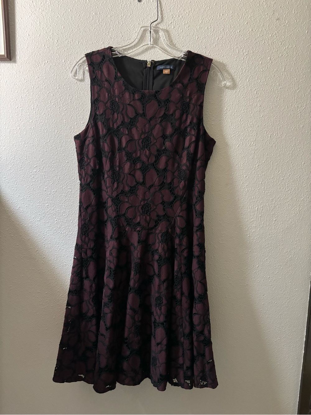 Tommy Hilfiger Lace Fit & Flare Dress - Burgundy Overlay in Black Sz 10